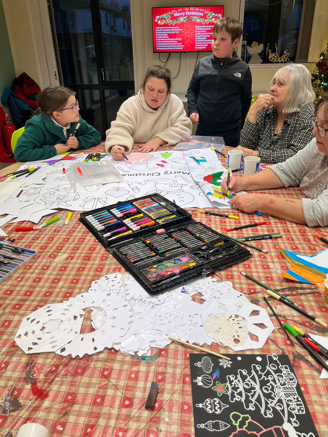 St Paul's Community Hub Christmas craft activity